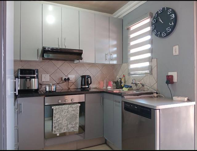 2 BEDROOM TOWNHOUSE FOR SALE IN ALBEMARLE